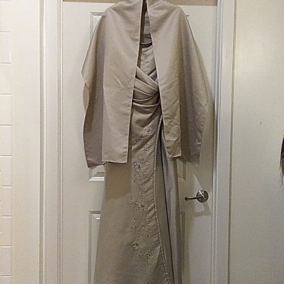 Champagne gown with some badazzle - Picture 2 of 2